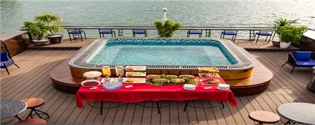 Du thuyền La Casta Regal Lan Hạ